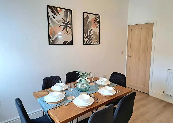 Beautiful, Modern Bright House With Parking, Fast Wifi, Sleeps 5