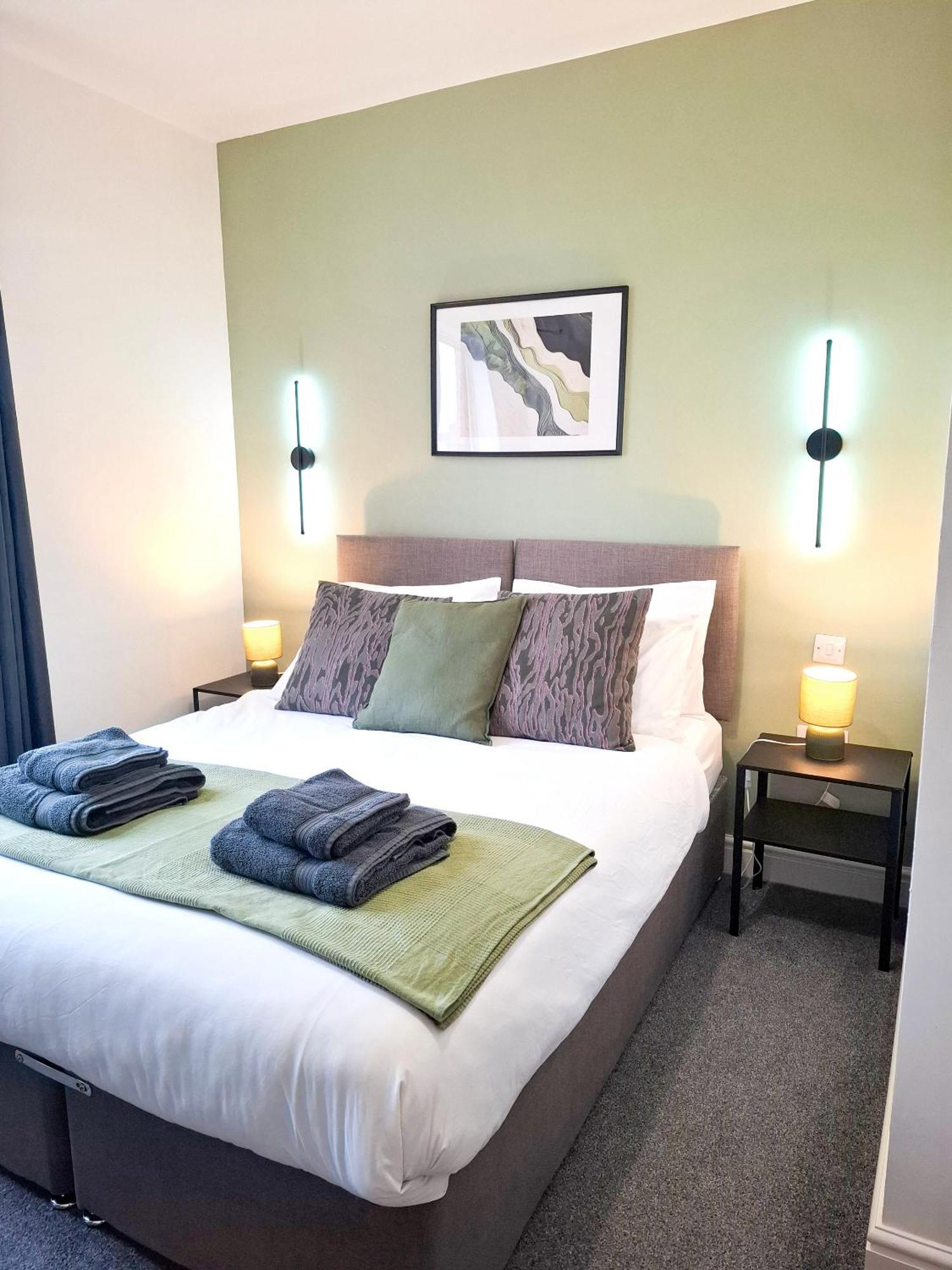 Beautiful, Modern Bright House With Parking, Fast Wifi, Sleeps 5 Holiday home *